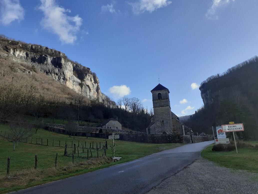 Gite Le Bout Du Monde Baume-les-Messieurs Exterior foto